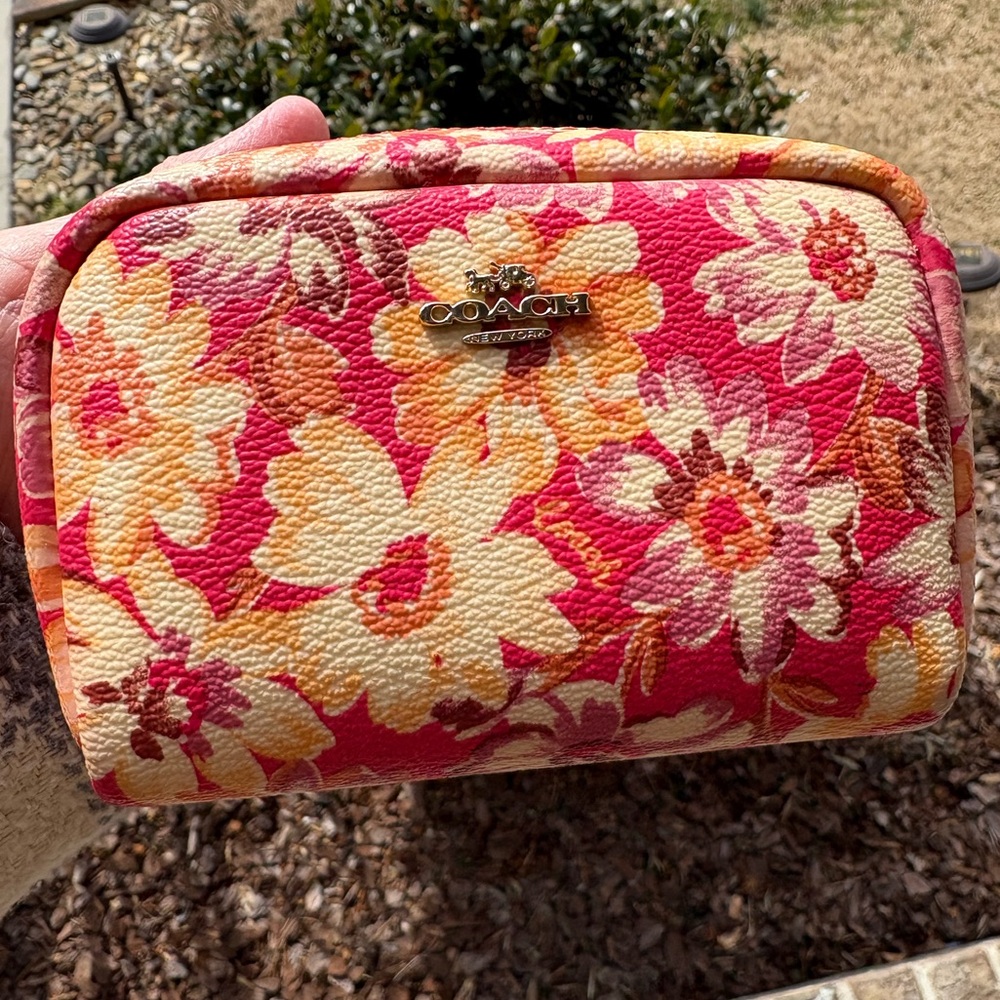 SOLD Coach Vintage Daisy mini pouch EUC SOLD - Picture 1 of 12